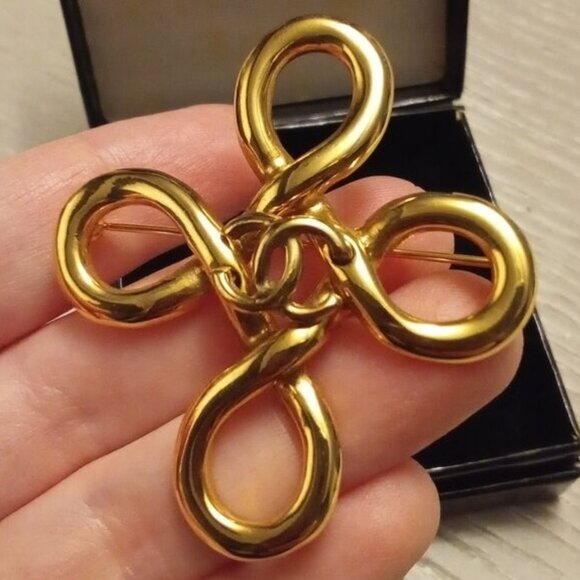 Chanel Vintage Brooch Interlocking CCs cross clover - Picture 1 of 15